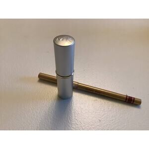Mary Kay Signature Very Berry lip liner & Signature lip stick Raspberry